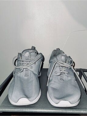 Nike Women's Gray Athletic Sneakers